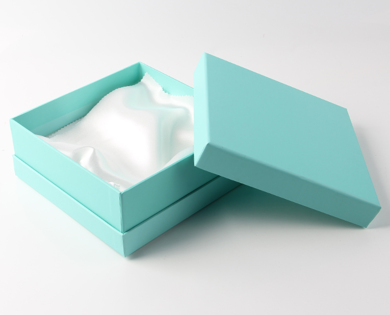 色丁布內襯的禮品盒 色丁布內襯的禮品盒