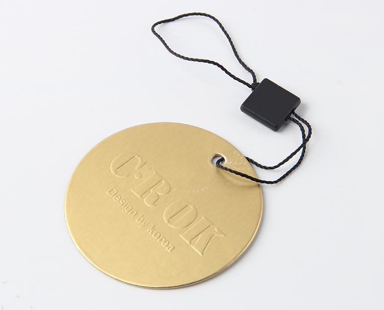 褲子吊牌訂做的時候最常見的是這兩個工藝 褲子吊牌訂做的時候最常見的是這兩個工藝