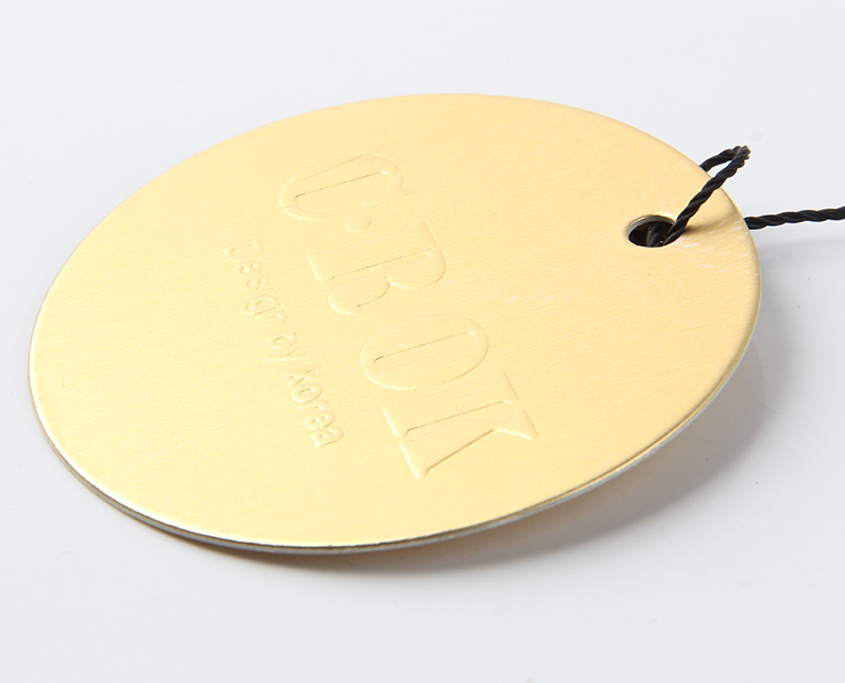 褲子吊牌訂做的時候最常見的是這兩個工藝 褲子吊牌訂做的時候最常見的是這兩個工藝