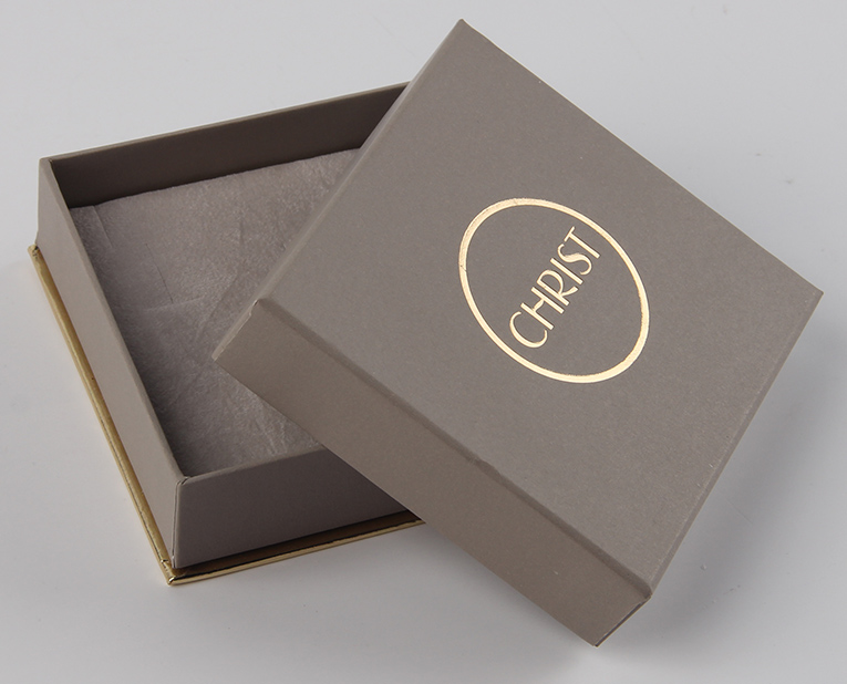 手環禮品盒工廠教懂你怎么區分uv和覆膜的光亮 手環禮品盒工廠教懂你怎么區分uv和覆膜的光亮