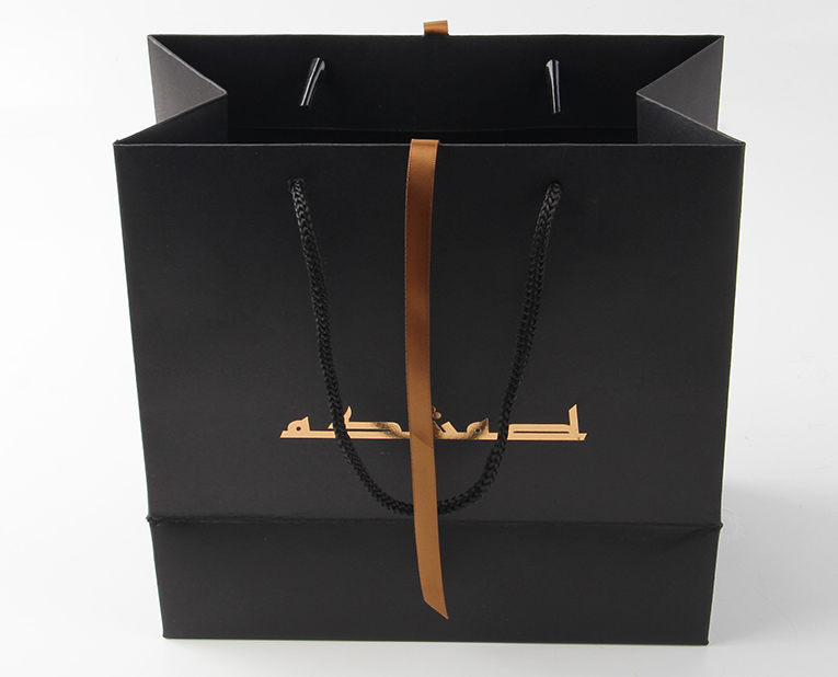 當(dāng)印品出現(xiàn)了劃痕皮具紙袋工廠是怎么一一排查出原因的? 當(dāng)印品出現(xiàn)了劃痕皮具紙袋工廠是怎么一一排查出原因的?