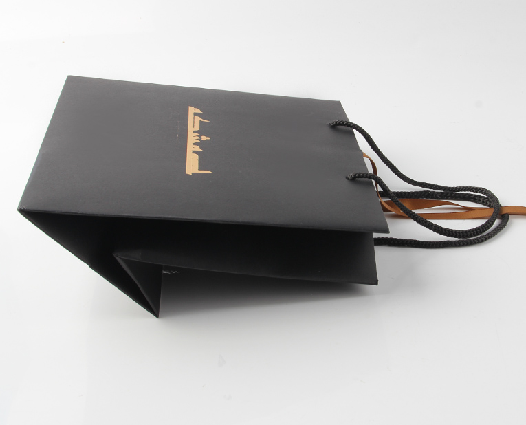 當(dāng)印品出現(xiàn)了劃痕皮具紙袋工廠是怎么一一排查出原因的? 當(dāng)印品出現(xiàn)了劃痕皮具紙袋工廠是怎么一一排查出原因的?