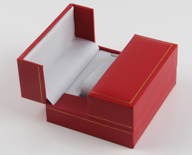 你的盒子油墨脫粉?看看手表包裝盒生產(chǎn)廠家是怎么解決的吧 你的盒子油墨脫粉?看看手表包裝盒生產(chǎn)廠家是怎么解決的吧