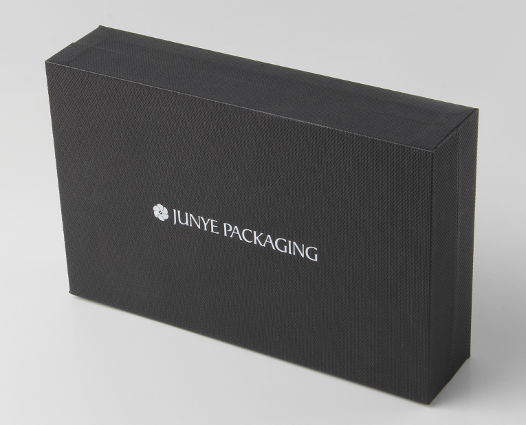 t恤的包裝盒用專色訂做不怕跑偏是因為選對紙 t恤的包裝盒用專色訂做不怕跑偏是因為選對紙