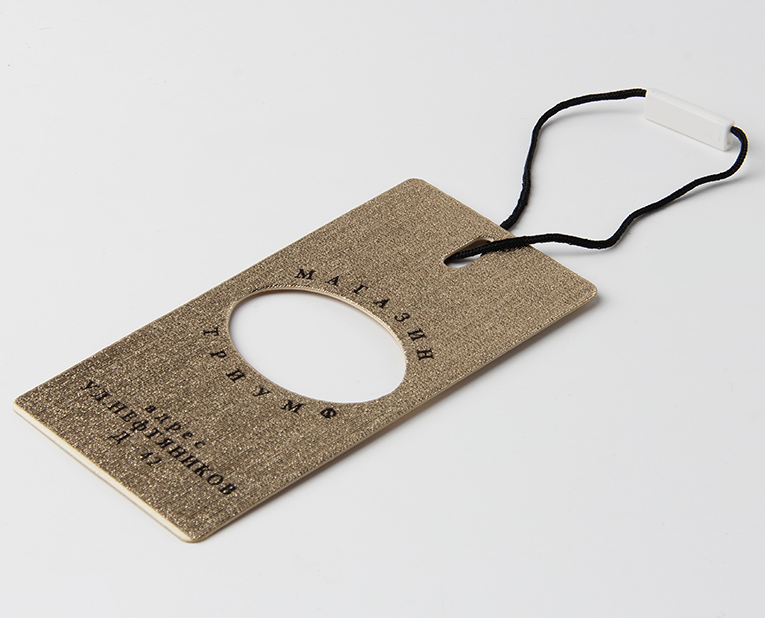 服裝吊牌的樣品和大貨顏色不同,廠家在生產時沒留意這1點 服裝吊牌的樣品和大貨顏色不同,廠家在生產時沒留意這1點