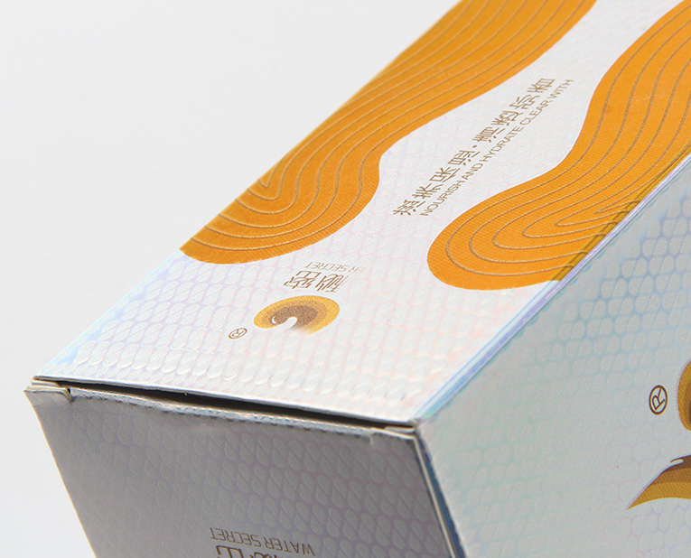 化妝品盒子工廠的老師傅和業(yè)務(wù)一起解決防止涂改盒子的問題 化妝品盒子工廠的老師傅和業(yè)務(wù)一起解決防止涂改盒子的問題