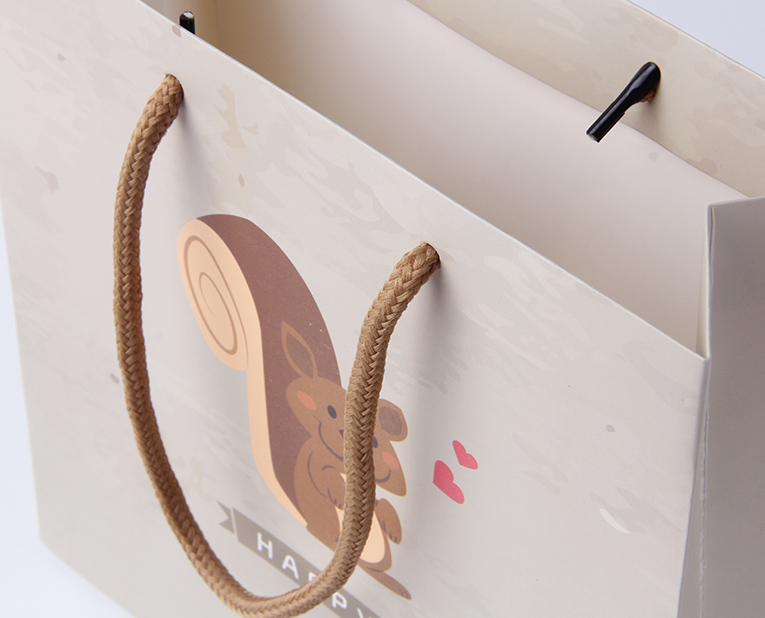 服裝紙袋在面對年底的訂做潮面前得理性、專業處理 服裝紙袋在面對年底的訂做潮面前得理性、專業處理