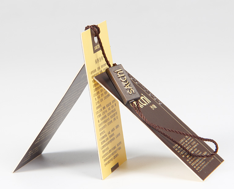 在服裝的紙牌定做過程中1個個環(huán)保新秀為何頻頻受挫？