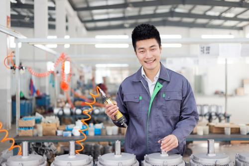 to皮具商家:從紙袋生產的工人們的精神看穿廠家的資質 to皮具商家:從紙袋生產的工人們的精神看穿廠家的資質