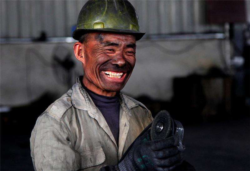 to皮具商家:從紙袋生產的工人們的精神看穿廠家的資質 to皮具商家:從紙袋生產的工人們的精神看穿廠家的資質