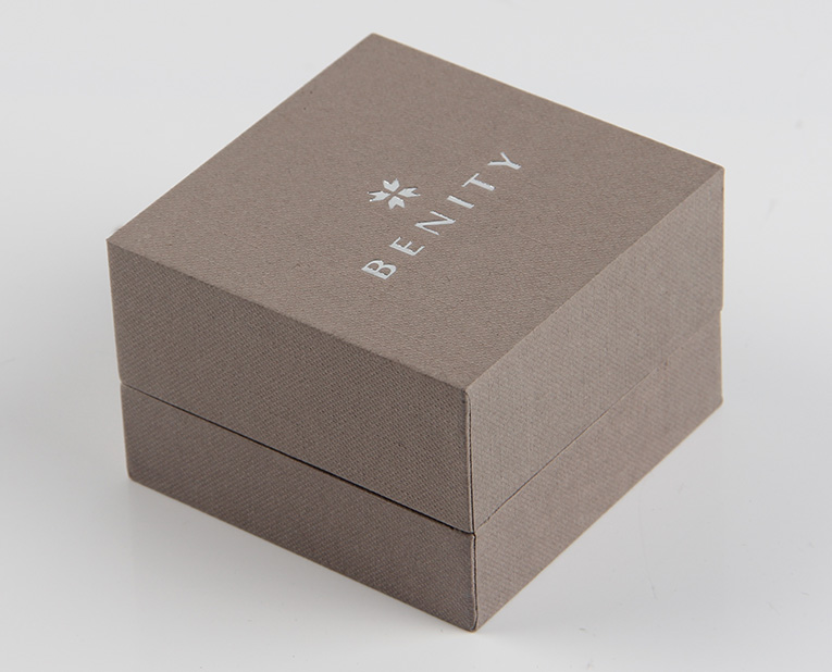 珠寶精裝盒廠寄過來的樣品,你得聽我的這樣檢查才行! 珠寶精裝盒廠寄過來的樣品,你得聽我的這樣檢查才行!