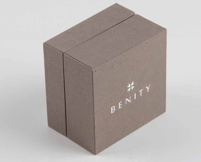 珠寶精裝盒廠寄過來的樣品,你得聽我的這樣檢查才行! 珠寶精裝盒廠寄過來的樣品,你得聽我的這樣檢查才行!