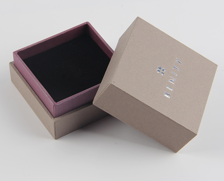 珠寶精裝盒廠寄過來的樣品,你得聽我的這樣檢查才行! 珠寶精裝盒廠寄過來的樣品,你得聽我的這樣檢查才行!