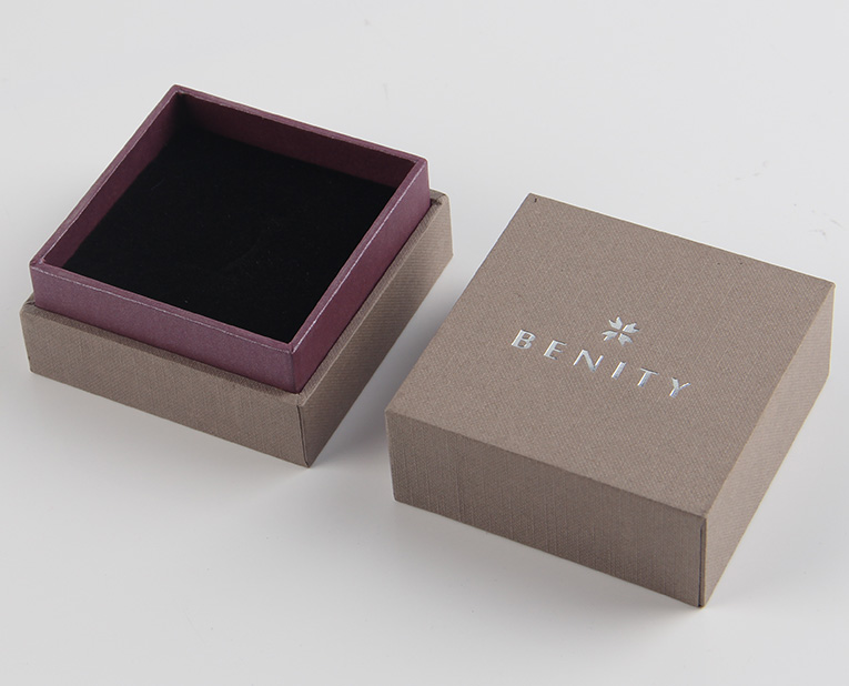 珠寶精裝盒廠寄過來的樣品,你得聽我的這樣檢查才行! 珠寶精裝盒廠寄過來的樣品,你得聽我的這樣檢查才行!