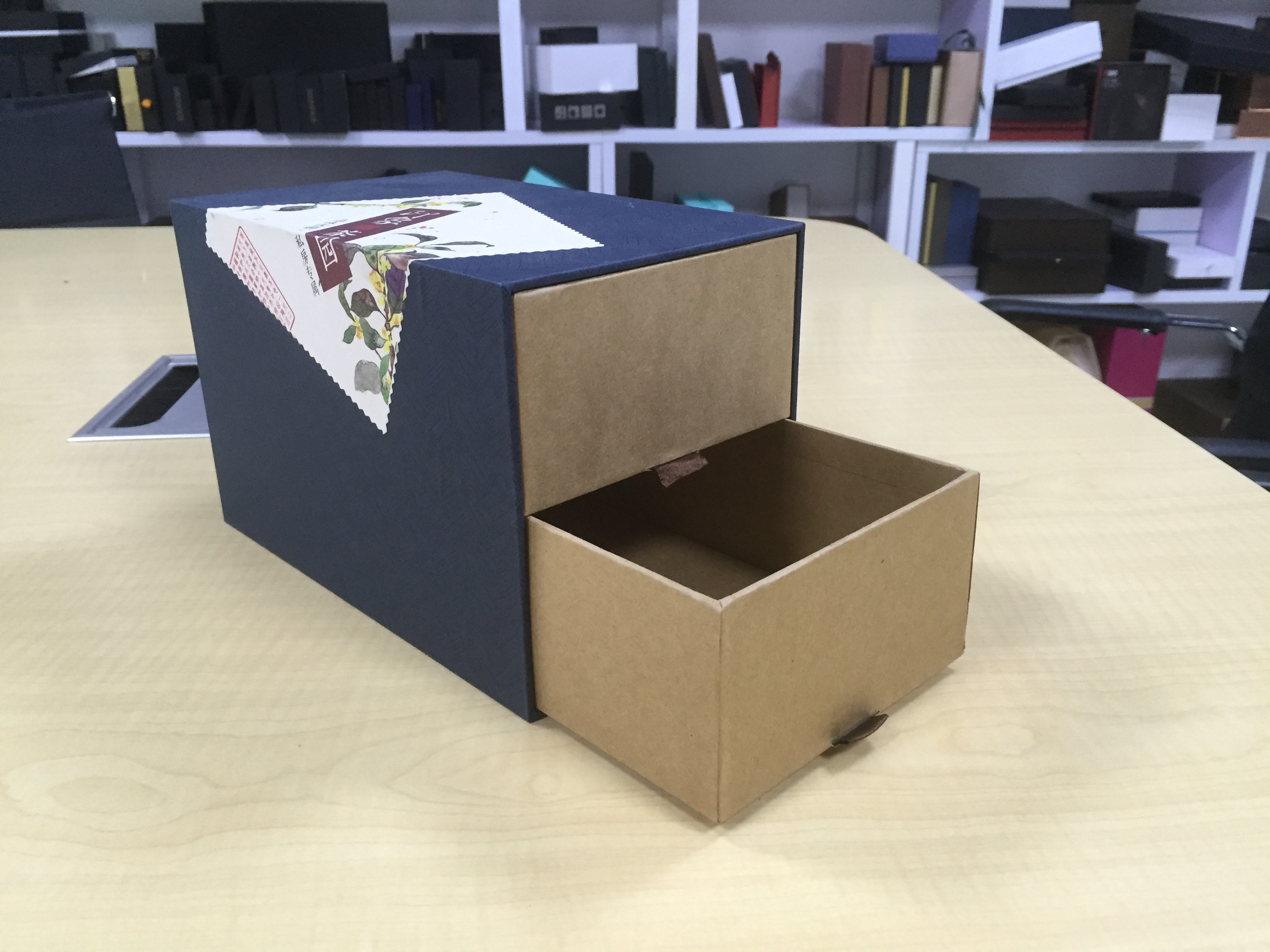 有保健品商家對禮品盒工廠的天地蓋不服,只好祭出雙開抽屜盒 有保健品商家對禮品盒工廠的天地蓋不服,只好祭出雙開抽屜盒