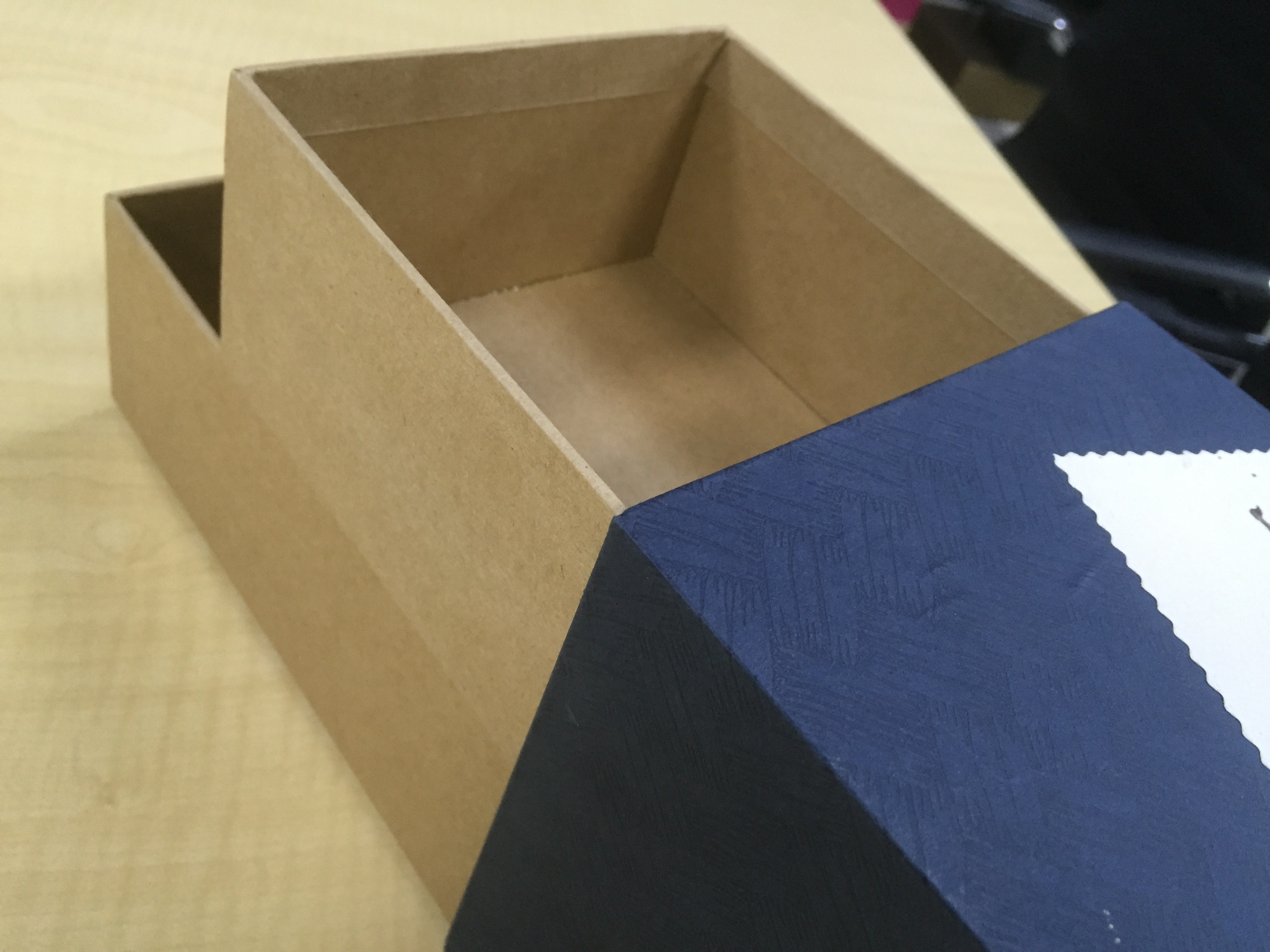 有保健品商家對禮品盒工廠的天地蓋不服,只好祭出雙開抽屜盒 有保健品商家對禮品盒工廠的天地蓋不服,只好祭出雙開抽屜盒