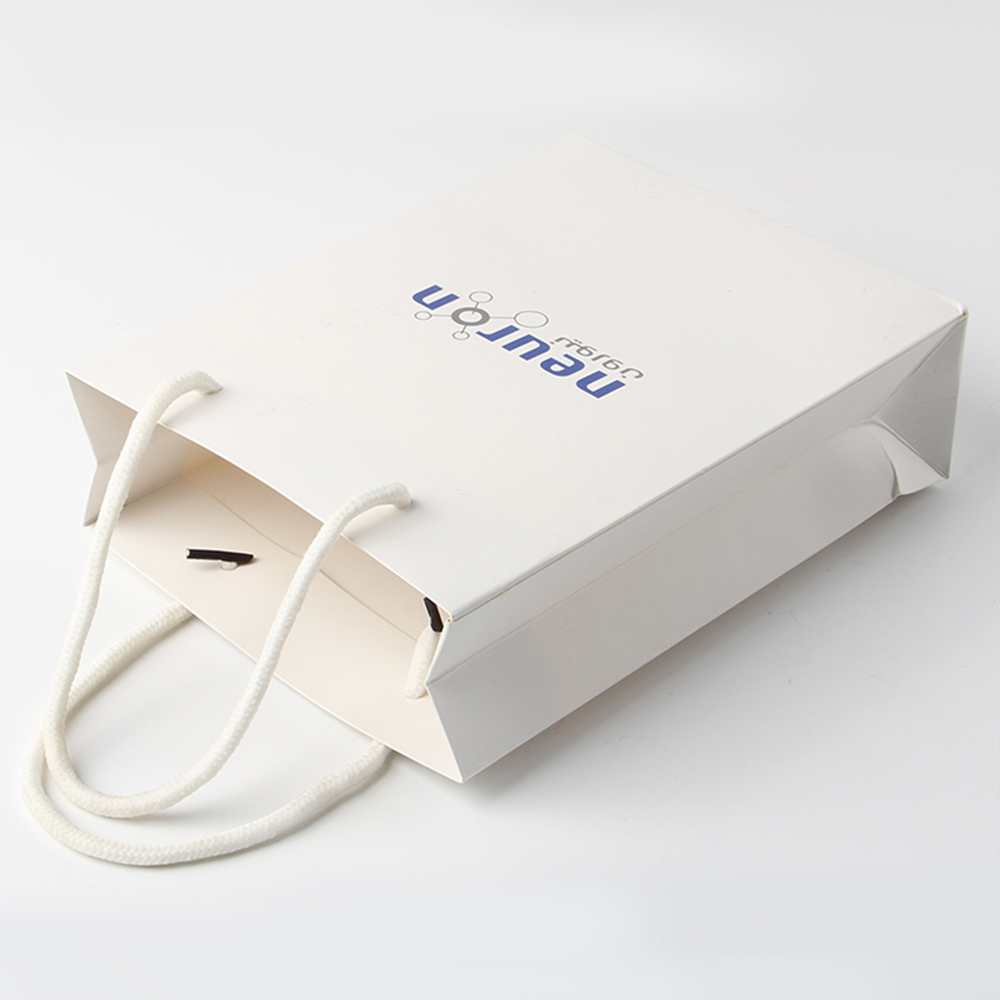 山寨劣質廠家提供的化妝品紙袋訂做的危害在于這2點 山寨劣質廠家提供的化妝品紙袋訂做的危害在于這2點