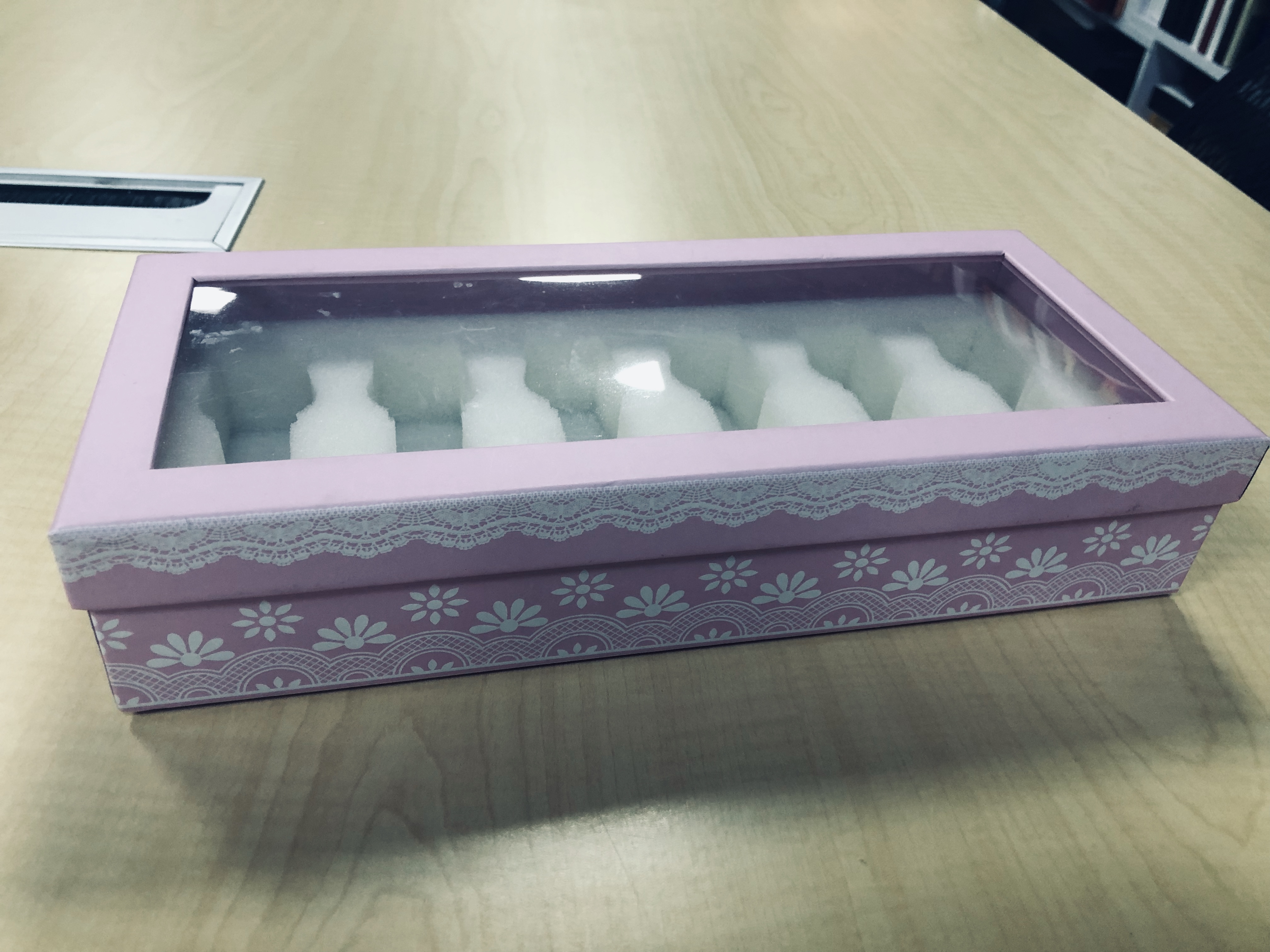 保健品禮品盒廠給你介紹超大型開窗的利弊 保健品禮品盒廠給你介紹超大型開窗的利弊