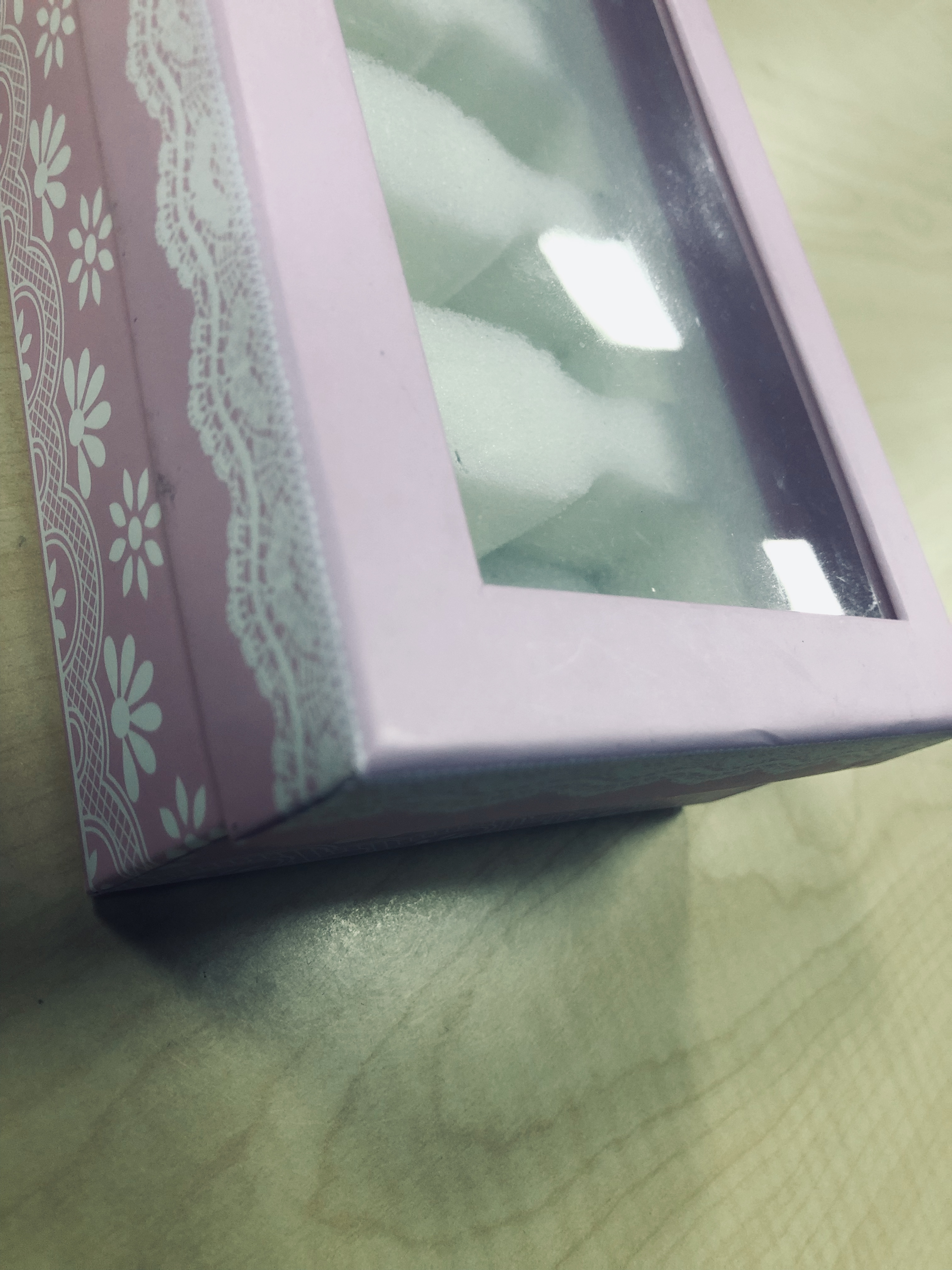 保健品禮品盒廠給你介紹超大型開窗的利弊 保健品禮品盒廠給你介紹超大型開窗的利弊