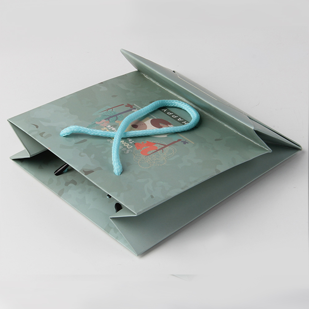 看看褲子紙袋訂做對比膠水粘和雞眼誰更合適 看看褲子紙袋訂做對比膠水粘和雞眼誰更合適