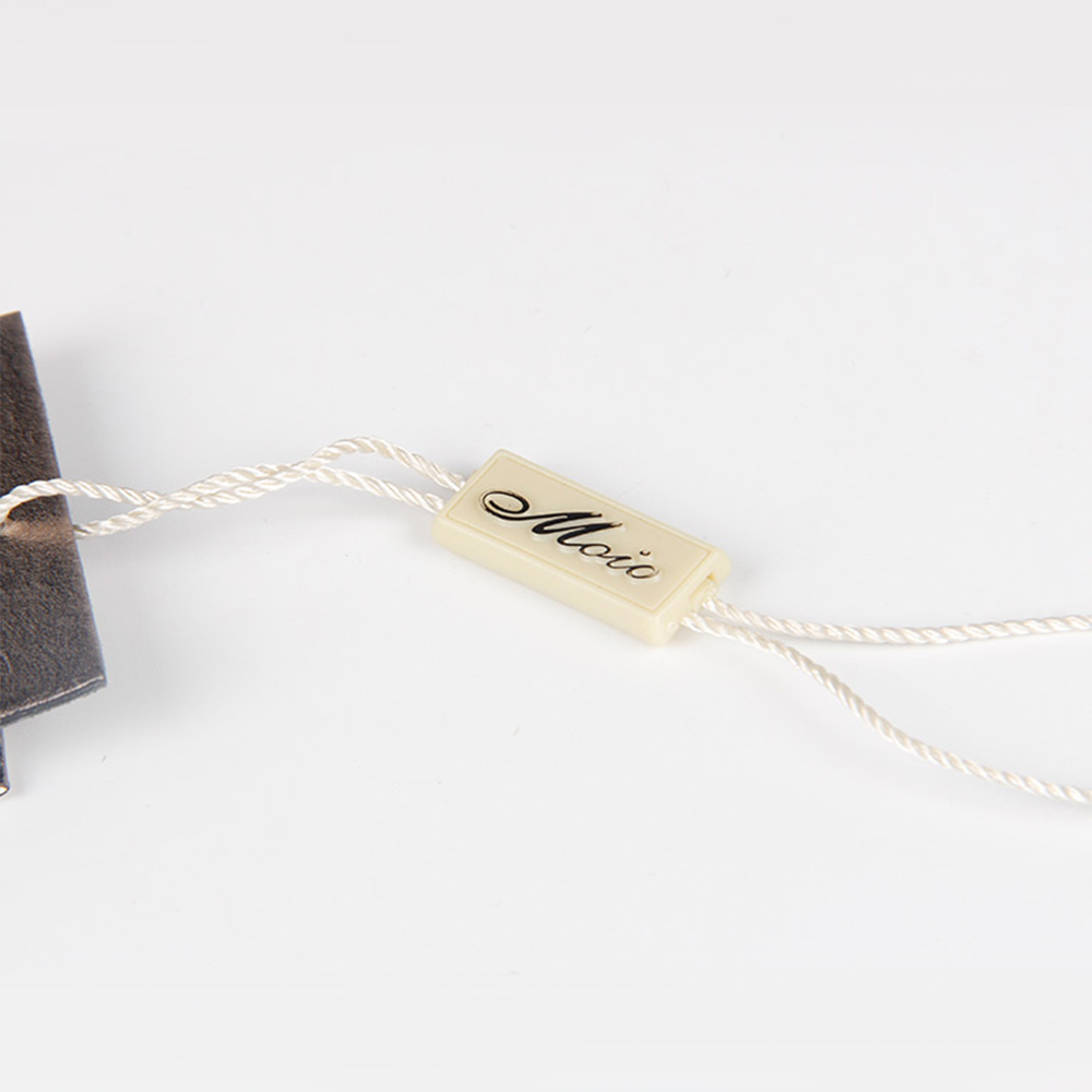 服裝紙牌生產廠家只是工序比普通紙品要少而已 服裝紙牌生產廠家只是工序比普通紙品要少而已