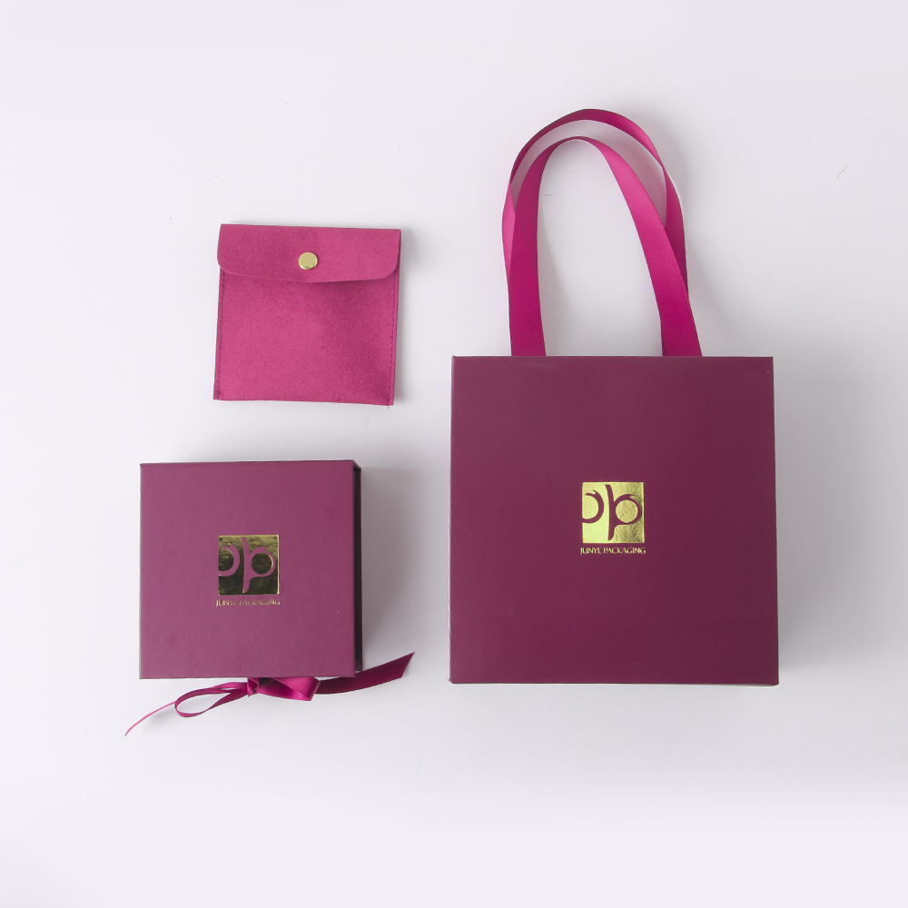 相當(dāng)哇塞的翻蓋紙包裝盒設(shè)計操作 相當(dāng)哇塞的翻蓋紙包裝盒設(shè)計操作